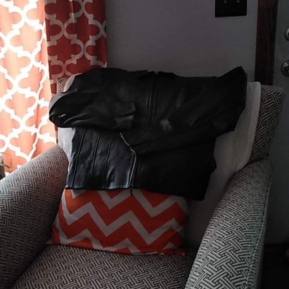 Leather jacket - Picture 3 of 3